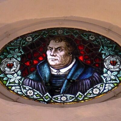 Bild vergr&ouml;&szlig;ern: Alte Winzinger Kirche - das Luther Fenster