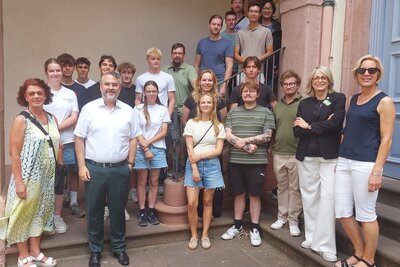 Bild vergr&ouml;&szlig;ern: OB Weigel begrüßte die Erstsemester traditionell im Rathausinnenhof.