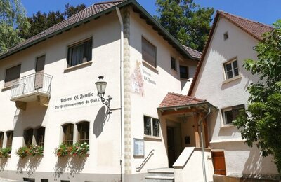 Außenaufnahme der Priesterbruderschaft St. Pius X. Kapelle Hl. Familie Neustadt