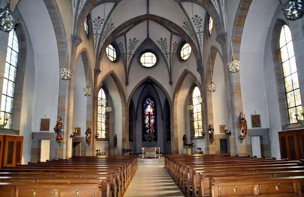Bild vergr&ouml;&szlig;ern: St. Peter und Paul Kirche in Geinsheim