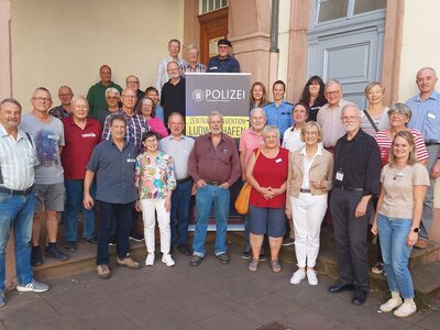 Bild vergr&ouml;&szlig;ern: Am Dienstag, 29. September 2026, fand eine Fortbildungsveranstaltung für die Sicherheitsberaterinnen und Sicherheitsberater für Seniorinnen und Senioren (SfS) im Ratssaal der Stadt Neustadt statt.