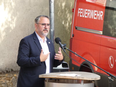 Bild vergr&ouml;&szlig;ern: OB Weigel_Feuerwehr Geinsheim
