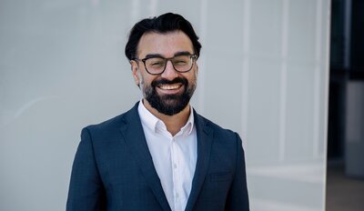Bild vergr&ouml;&szlig;ern: Der Politologe Ali Fathollah-Nejad, ein gefragter Analyst für deutsche und internationale Medien zum Thema Iran und Naher Osten, kommt am 30. Oktober zur vhs Neustadt an der Weinstraße zu einem kostenfreien Vortrag mit anschließendem Gespräch