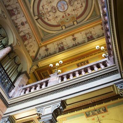 Bild vergr&ouml;&szlig;ern: Villa Böhm - Blicks in das Treppenhaus