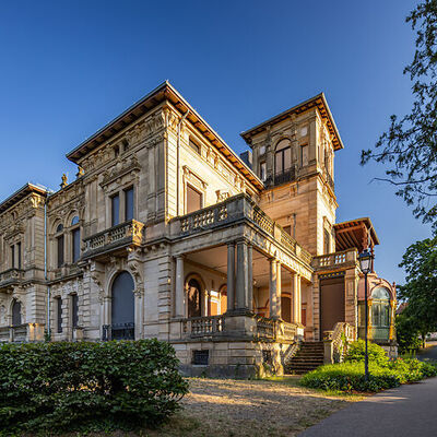 Villa Böhm im Grünen, bei Tag