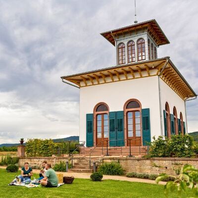 Bild vergr&ouml;&szlig;ern: Picknick am Teepavillon in Ruppertsberg