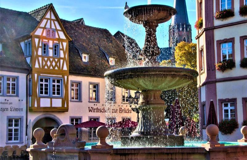 Der Marktplatzbrunnen in Neustadt an der Weinstraße 