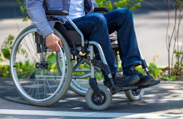 Bild vergr&ouml;&szlig;ern: Rollstuhlfahrer