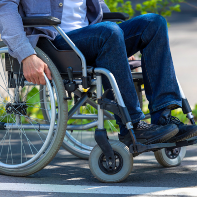 Bild vergr&ouml;&szlig;ern: Rollstuhlfahrer