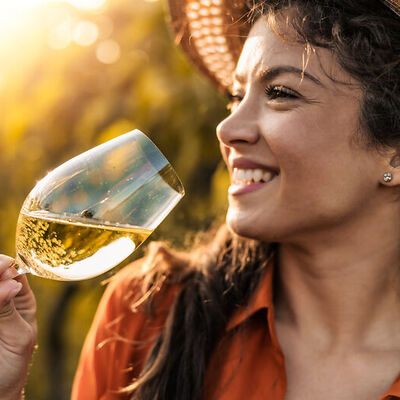 Bild vergr&ouml;&szlig;ern: Wein genießen